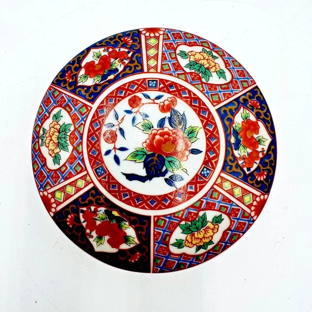 Beautiful Takahashi Japanese Porcelain Round Imari Style Lidded Trinket Box
